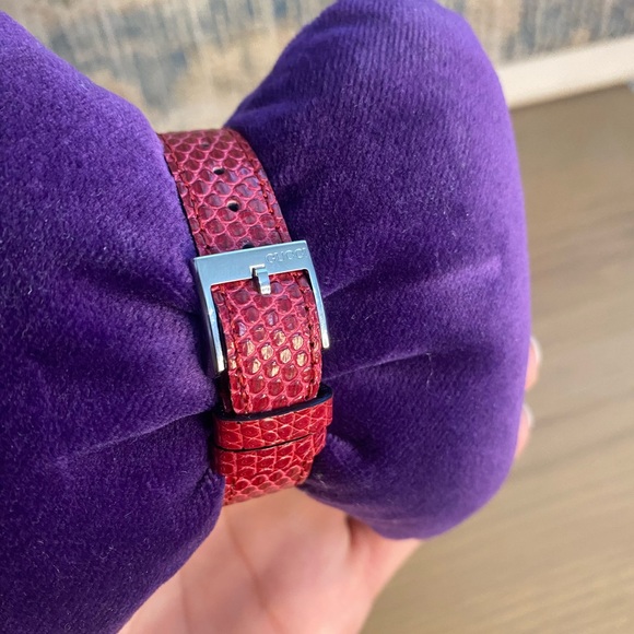27mm Gucci G-Timeless Red Mother of Pearl Lizard Leather YA126584 - Picture 9 of 10